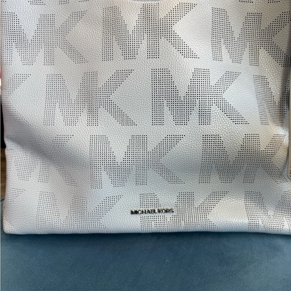 Michael Kors Joan Extra-Large Pebbled Leather Shoulder Bag – Powder Blue